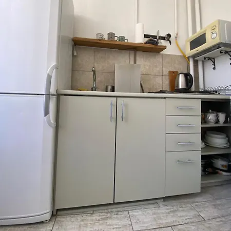 Апартаменти центр 2 кім ужгородська безкоштовна парковка не далеко від ж д вокзалу звітні документи