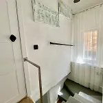 Apartment центр 2 кім ужгородська безкоштовна парковка не далеко від ж д вокзалу звітні документи Lviv
