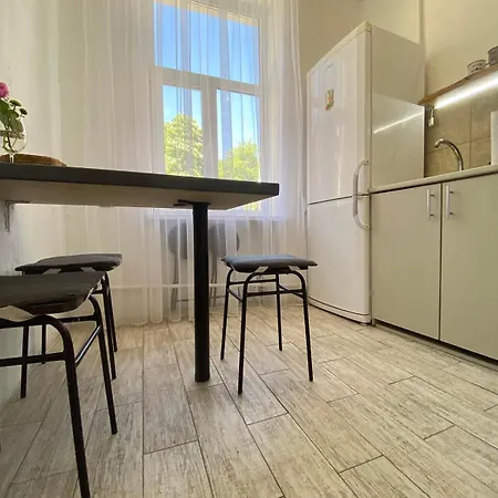 Apartmán центр 2 кім ужгородська безкоштовна парковка не далеко від ж д вокзалу звітні документи