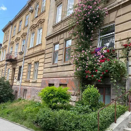 центр 2 кім ужгородська безкоштовна парковка не далеко від ж д вокзалу звітні документи * Lvov