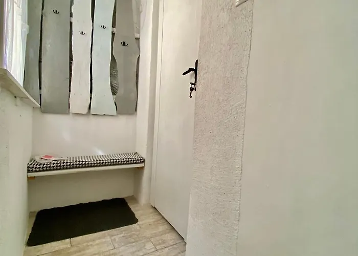 центр 2 кім ужгородська безкоштовна парковка не далеко від ж д вокзалу звітні документи