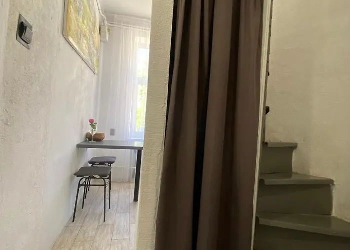 центр 2 кім ужгородська безкоштовна парковка не далеко від ж д вокзалу звітні документи Lviv