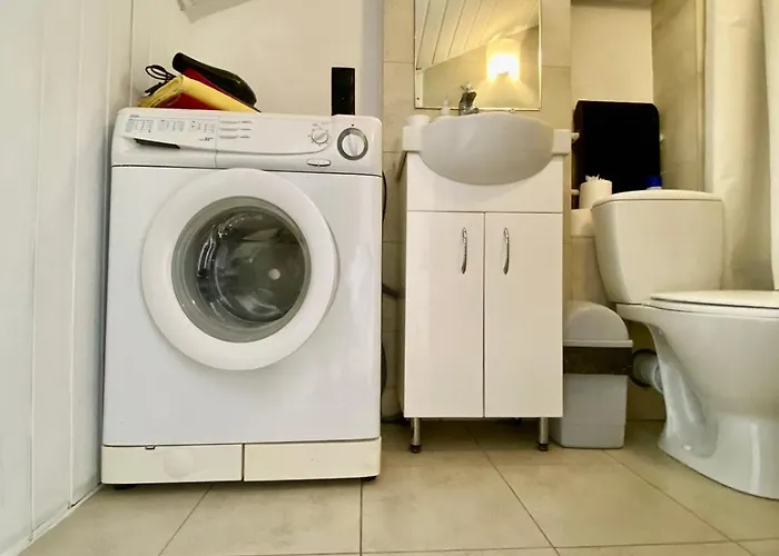 центр 2 кім ужгородська безкоштовна парковка не далеко від ж д вокзалу звітні документи * Λβιβ