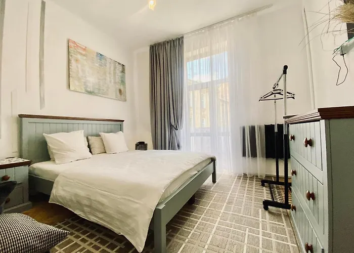 центр 2 кім ужгородська безкоштовна парковка не далеко від ж д вокзалу звітні документи Διαμέρισμα Λβιβ