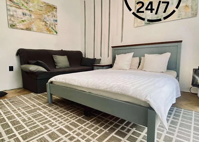 центр 2 кім ужгородська безкоштовна парковка не далеко від ж д вокзалу звітні документи Λβιβ